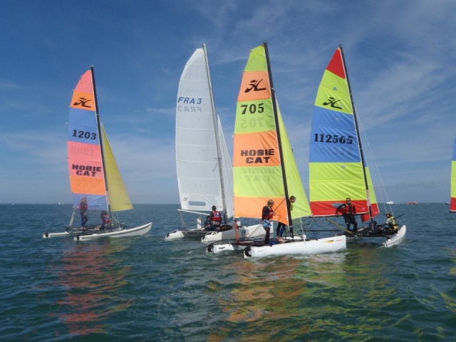 Catamarán de competición y de ocio 